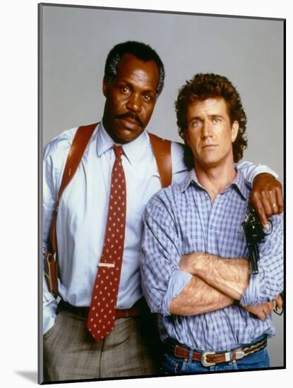 LETHAL WEAPON, 1987 directed by RICHARD DONNER Danny Glover and Mel Gibson (photo)-null-Mounted Photo