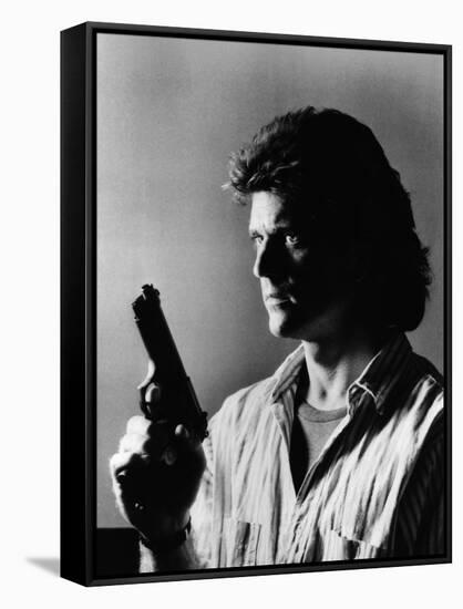 LETHAL WEAPON, 1987 directed by RICHARD DONNER Mel Gibson (b/w photo)-null-Framed Stretched Canvas