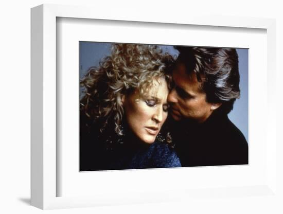 Liaison fatale Fatal attraction by Adrian Lyne with Glenn Close and Michael Douglas, 1987 (photo)-null-Framed Photo