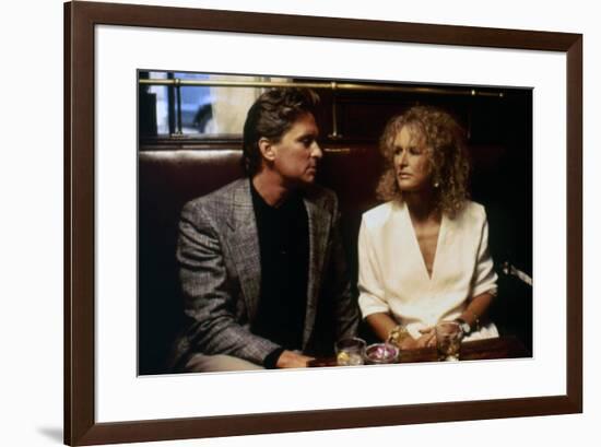 Liaison fatale Fatal attraction by Adrian Lyne with Michael Douglas and Glenn Close, 1987 (photo)-null-Framed Photo