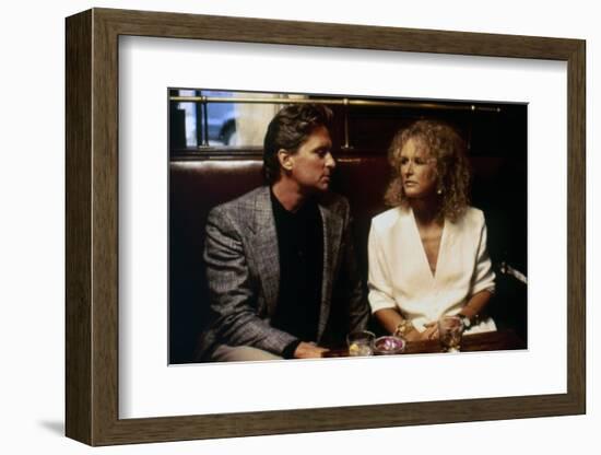 Liaison fatale Fatal attraction by Adrian Lyne with Michael Douglas and Glenn Close, 1987 (photo)-null-Framed Photo