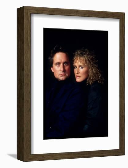 Liaison fatale Fatal attraction by Adrian Lyne with Michael Douglas and Glenn Close, 1987 (photo)-null-Framed Photo