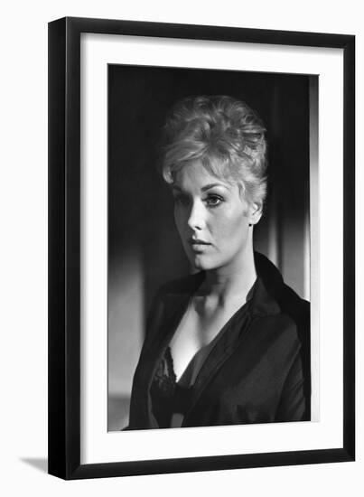 Liaisons Secretes STRANGERS WHEN WE MEET by Richard Quine with Kim Novak, 1960 (b/w photo)-null-Framed Photo