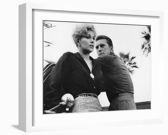 Liaisons Secretes STRANGERS WHEN WE MEET by Richard Quine with Kim Novak and Kirk Douglas, 1960 (b/-null-Framed Photo