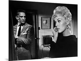 Liaisons Secretes STRANGERS WHEN WE MEET by Richard Quine with Kim Novak and Kirk Douglas, 1960 (b/-null-Mounted Photo