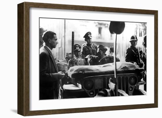 Liberation of Paris, 25 August 1944-null-Framed Giclee Print