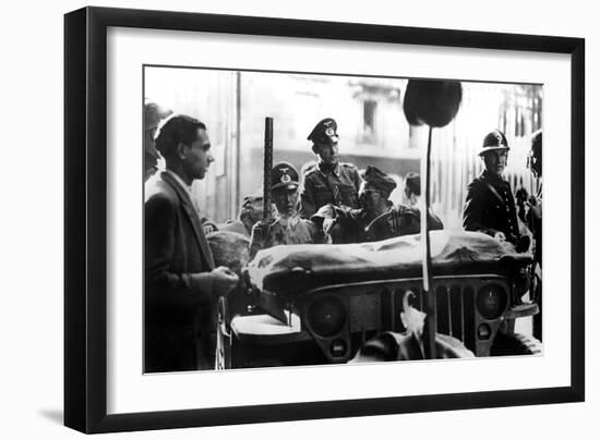 Liberation of Paris, 25 August 1944-null-Framed Giclee Print