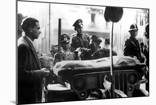 Liberation of Paris, 25 August 1944-null-Mounted Premium Giclee Print