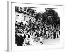 Liberation of Paris, August 1944-null-Framed Photographic Print