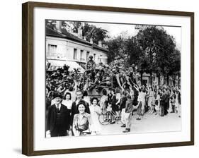 Liberation of Paris, August 1944-null-Framed Photographic Print