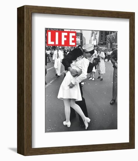 LIFE VJ Day Soldier Kissing girl-null-Framed Art Print