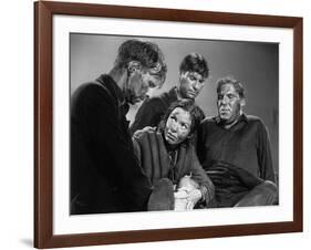 Lifeboat by Alfred Hitchcock with Hume Cronyn, Mary Anderson, John Hodiak and William Bendix., 1944-null-Framed Photo