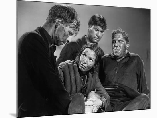 Lifeboat by Alfred Hitchcock with Hume Cronyn, Mary Anderson, John Hodiak and William Bendix., 1944-null-Mounted Photo