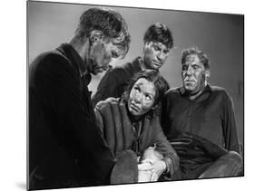 Lifeboat by Alfred Hitchcock with Hume Cronyn, Mary Anderson, John Hodiak and William Bendix., 1944-null-Mounted Photo