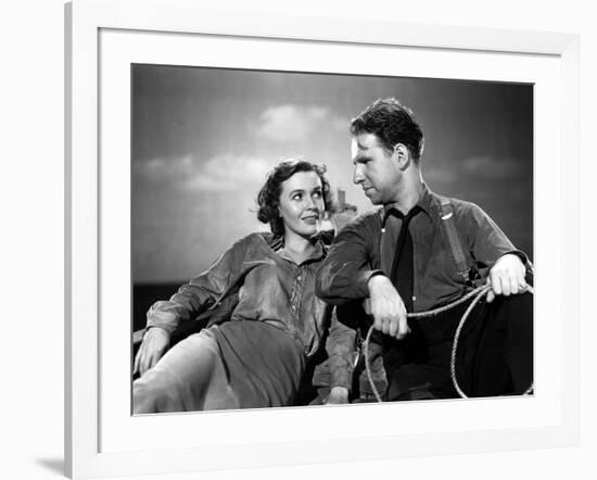 Lifeboat by Alfred Hitchcock with Mary anderson and Hume Cronyn, 1944 (b/w photo)-null-Framed Photo