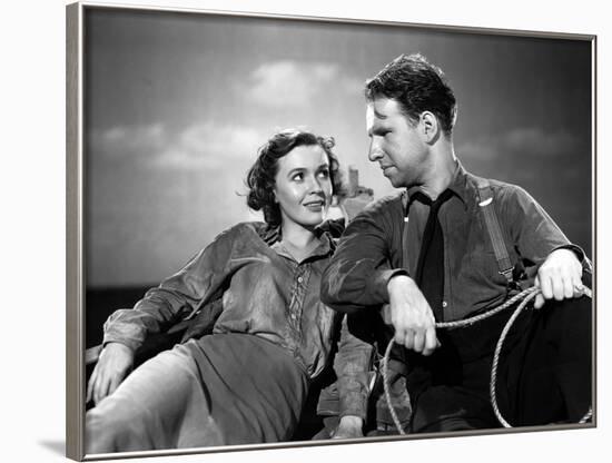 Lifeboat by Alfred Hitchcock with Mary anderson and Hume Cronyn, 1944 (b/w photo)-null-Framed Photo