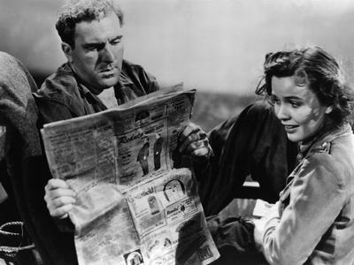 https://imgc.allpostersimages.com/img/posters/lifeboat-by-alfred-hitchcock-with-william-bendix-and-mary-anderson-1944-b-w-photo_u-L-Q1C2VQS0.jpg?artPerspective=n