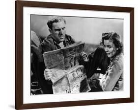 Lifeboat by Alfred Hitchcock with William Bendix and Mary Anderson, 1944 (b/w photo)-null-Framed Photo