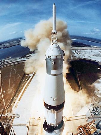https://imgc.allpostersimages.com/img/posters/lift-off-of-apollo-11-mission-with-neil-armstrong-michael-collins-edwin-buzz-aldrin-july-1969_u-L-PWGJH40.jpg?artPerspective=n