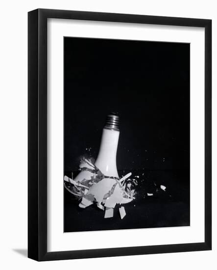 Light Bulb Shattering-null-Framed Photographic Print