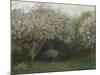 Lilas, temps gris, ou Le repos sous les lilas, jardin de Monet à Argenteuil-Claude Monet-Mounted Giclee Print