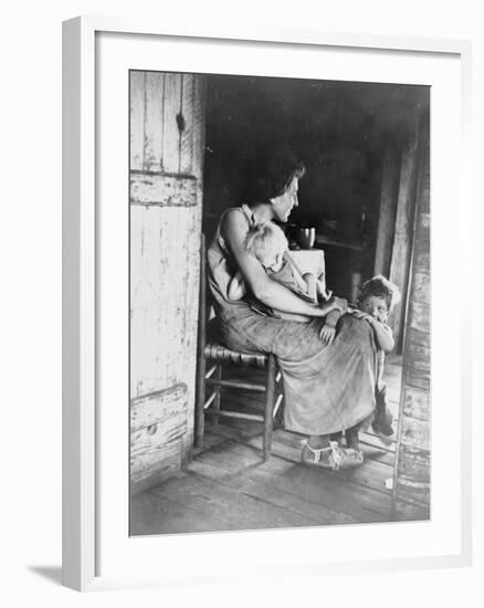 Lily Rogers Fields and children in Hale County, Alabama, 1936-Walker Evans-Framed Photographic Print