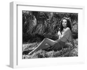 Linda Darnell dans les annees 40 in the 40's (b/w photo)-null-Framed Photo