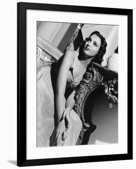 Linda Darnell dans les annees 40 in the 40's (b/w photo)-null-Framed Photo