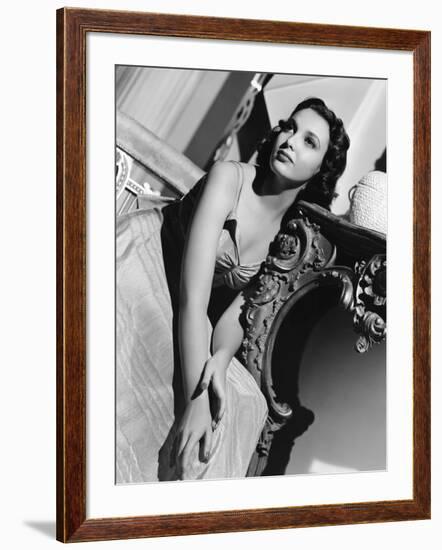 Linda Darnell dans les annees 40 in the 40's (b/w photo)-null-Framed Photo