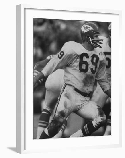 Linebacker for Kansas City Chiefs Sherrill Headrick in Action-null-Framed Premium Photographic Print