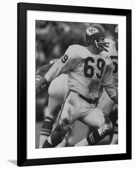 Linebacker for Kansas City Chiefs Sherrill Headrick in Action-null-Framed Premium Photographic Print