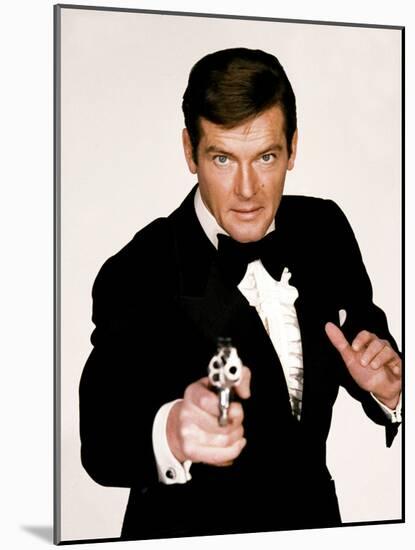 Live and Let Die, Roger Moore, 1973-null-Mounted Photo