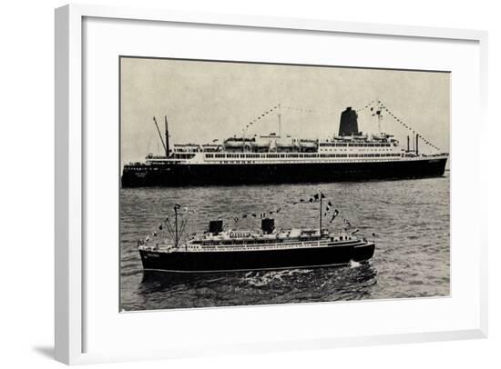 Lloyd Bremen, Modellschiff, Dampfschiff Bremen--Framed Giclee Print