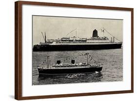 Lloyd Bremen, Modellschiff, Dampfschiff Bremen-null-Framed Giclee Print