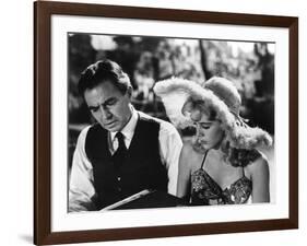 LOLITA, 1962 directed by STANLEY KUBRICK James Mason / Sue Lyon (b/w photo)-null-Framed Photo