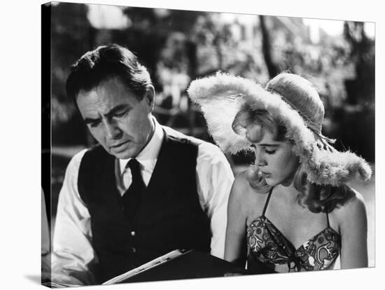 LOLITA, 1962 directed by STANLEY KUBRICK James Mason / Sue Lyon (b/w photo)-null-Stretched Canvas