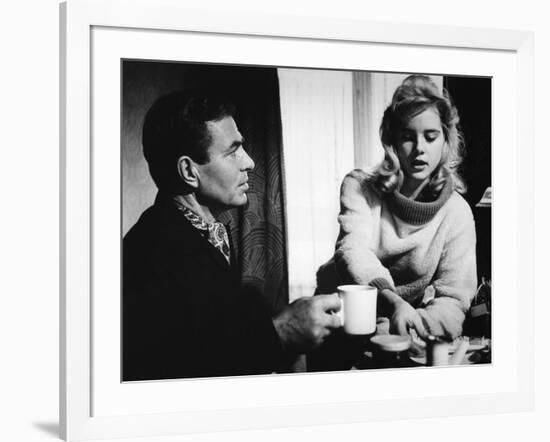 LOLITA, 1962 directed by STANLEY KUBRICK James Mason / Sue Lyon (b/w photo)-null-Framed Photo