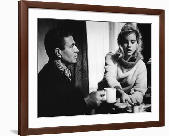 LOLITA, 1962 directed by STANLEY KUBRICK James Mason / Sue Lyon (b/w photo)-null-Framed Photo