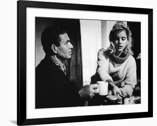 LOLITA, 1962 directed by STANLEY KUBRICK James Mason / Sue Lyon (b/w photo)-null-Framed Photo