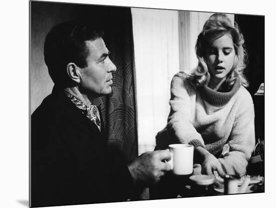 LOLITA, 1962 directed by STANLEY KUBRICK James Mason / Sue Lyon (b/w photo)-null-Mounted Photo