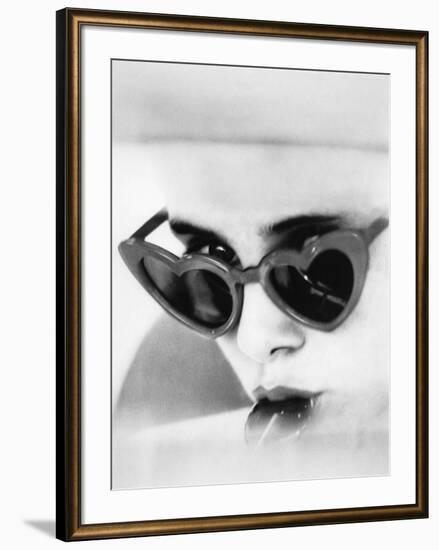 LOLITA, 1962 directed by STANLEY KUBRICK Sue lyon (b/w photo)-null-Framed Photo