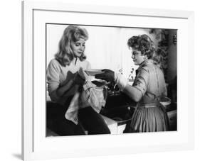 LOLITA, 1962 directed by STANLEY KUBRICK Sue Lyon / Shelley Winters (b/w photo)-null-Framed Photo