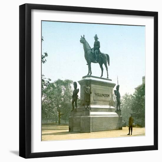 London (England), Statue of Wellington-Leon, Levy et Fils-Framed Photographic Print