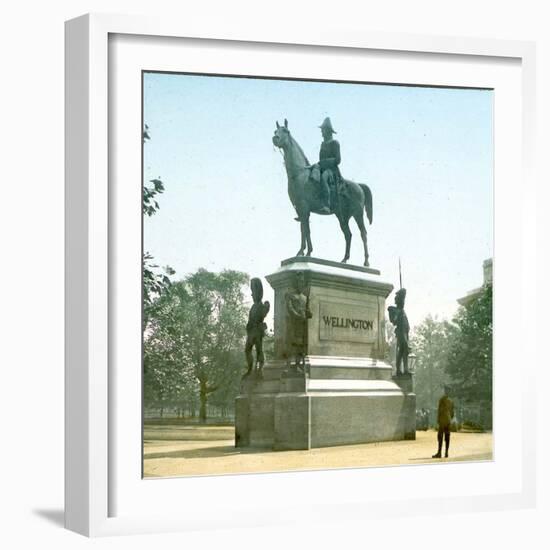 London (England), Statue of Wellington-Leon, Levy et Fils-Framed Photographic Print