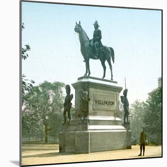 London (England), Statue of Wellington-Leon, Levy et Fils-Mounted Photographic Print
