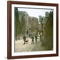 London (England), the Tower of London, the Bloody Tower-Leon, Levy et Fils-Framed Photographic Print