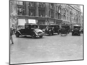 London Traffic 1930S-null-Mounted Photographic Print