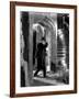 Londres apres minuit LONDON AFTER MIDNIGHT by TodBrowning with Lon Chaney, 1927 (b/w photo)-null-Framed Photo