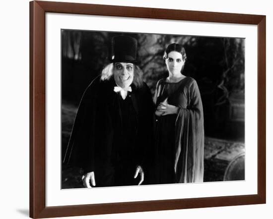 Londres apres minuit LONDON AFTER MIDNIGHT by TodBrowning with Lon Chaney and Marceline Day, 1927 (-null-Framed Photo