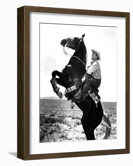 Lonely Are The Brave, Kirk Douglas, 1962-null-Framed Photo